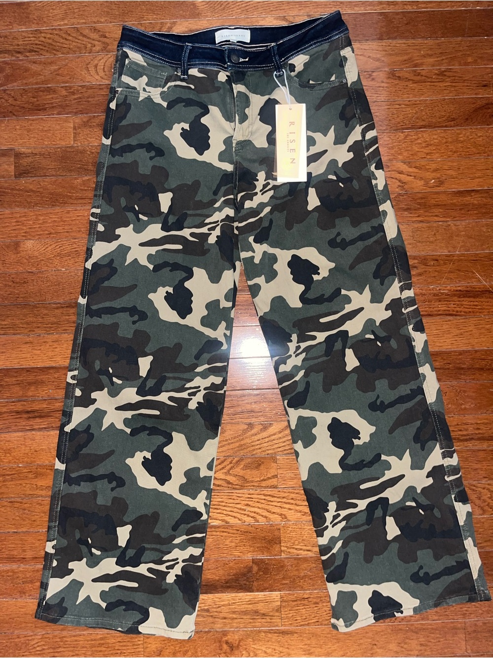 AWESOME NWT Risen Camo pants with denim trim. Super stretchy! Size 30 #obsessed